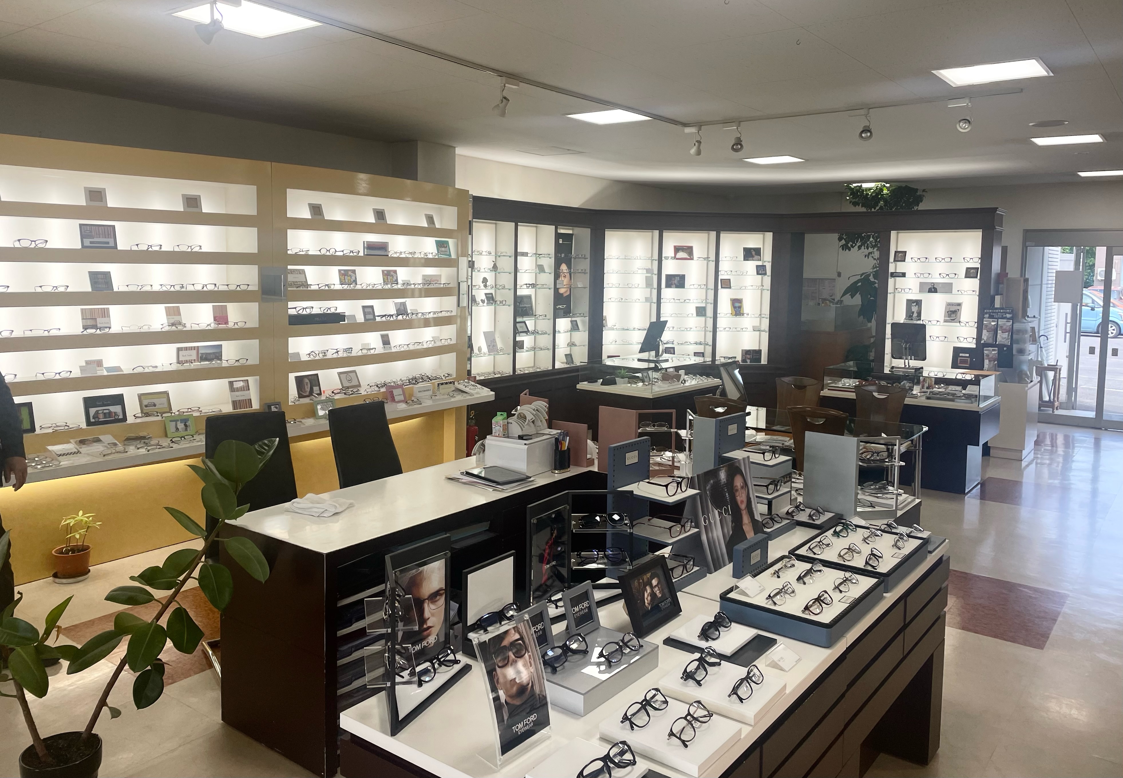 めがねのナカムラ