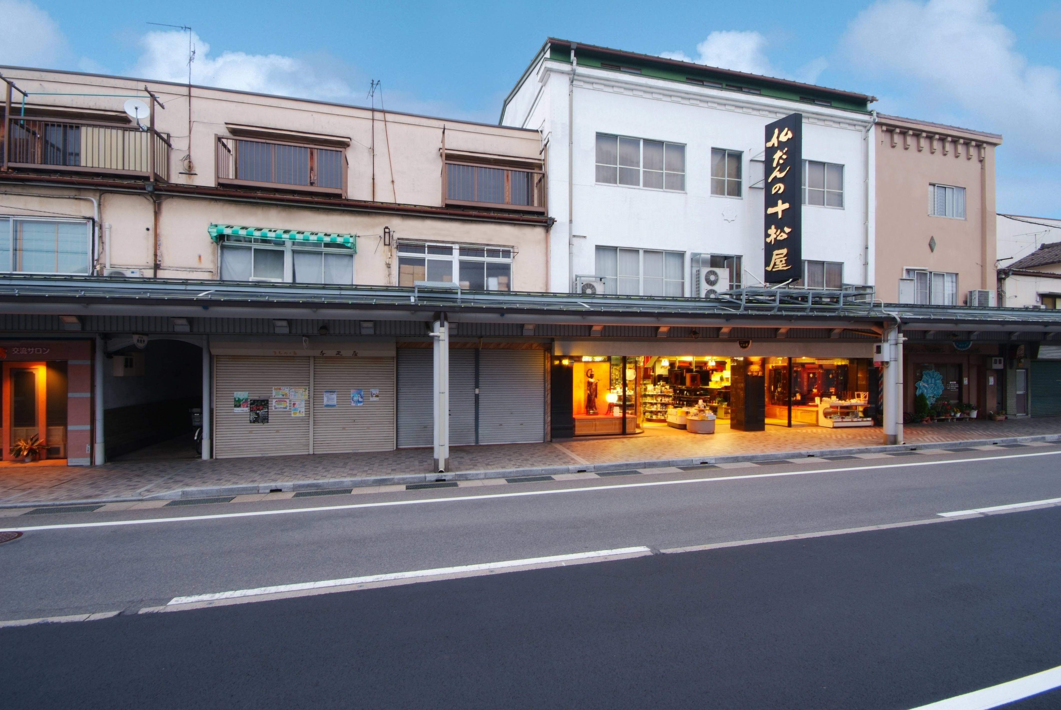 株式会社仏壇・仏具の十松屋